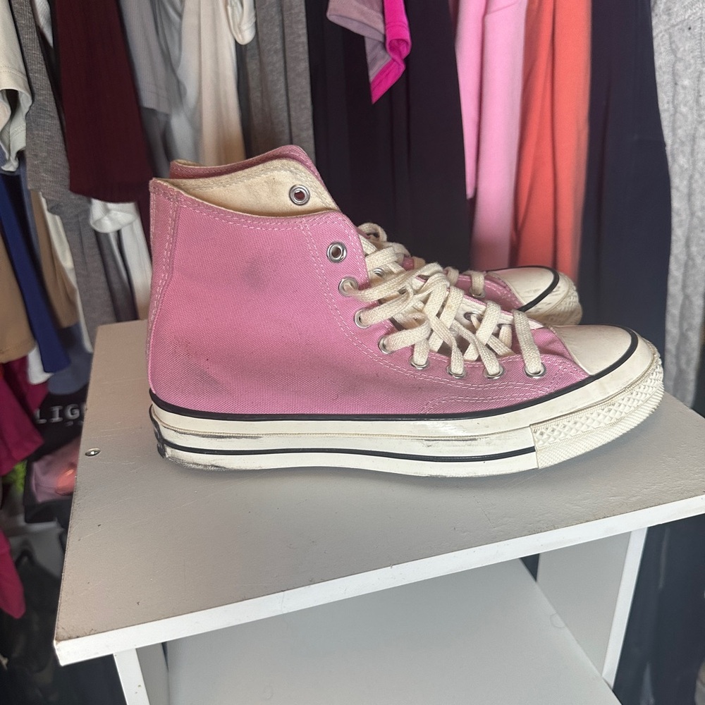 Pink Sneakers with High-Top Design and White Sole